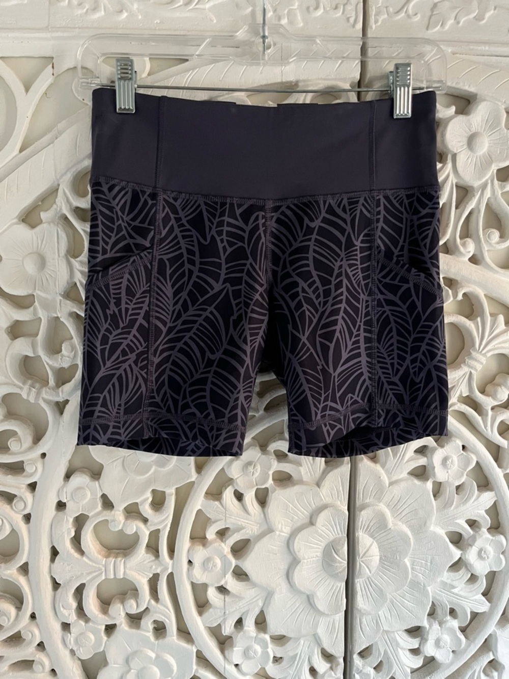 Lululemon Biker Shorts Size 4 Purple Pattern High Rise Pockets